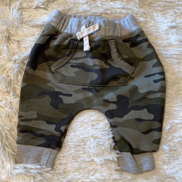 6 Month Carter’s Swim Set, Gap 0-3 Month Onesies Blue& Red Stripes, Gap 0-3 Camo - Picture 14 of 16